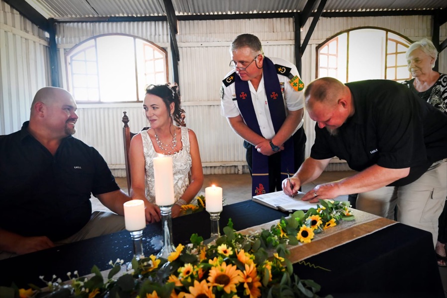 Wedding ceremony by Dr. Gerrit Rademeyer in Draaifontein